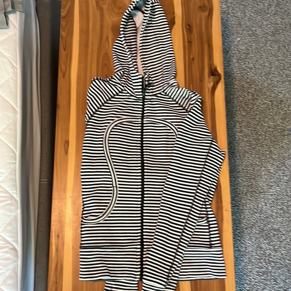 Lululemon Striped Scuba. Full zip. Thumb holes.
